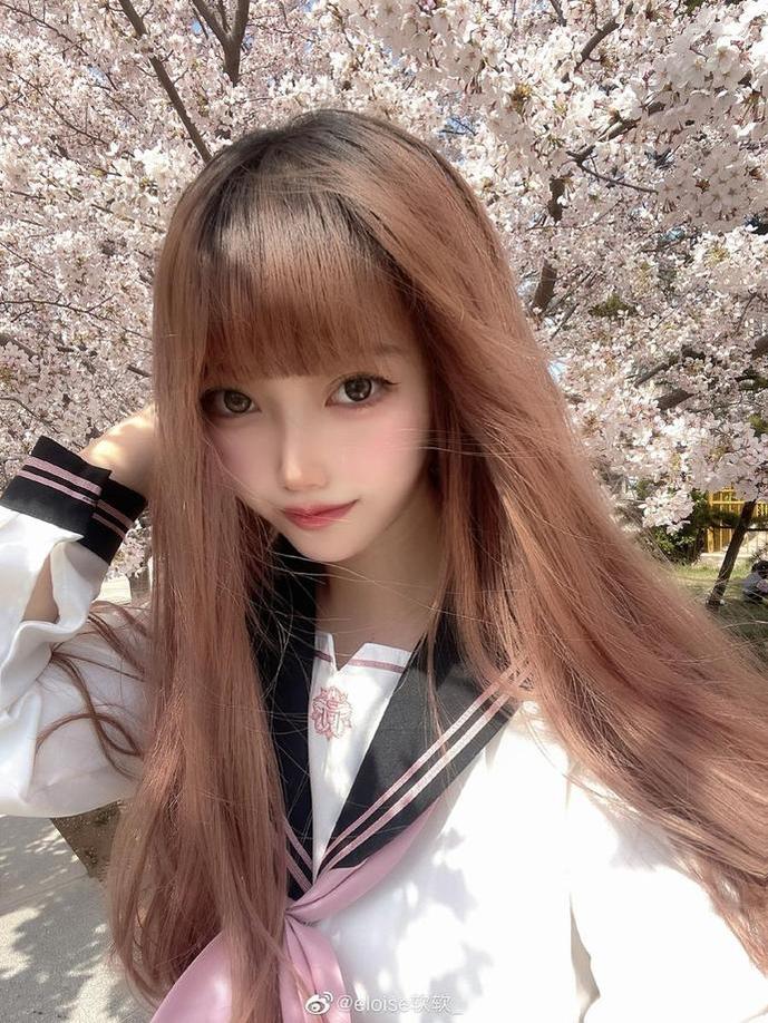 Eloise软软cos合集：迷人的卡哇伊风格