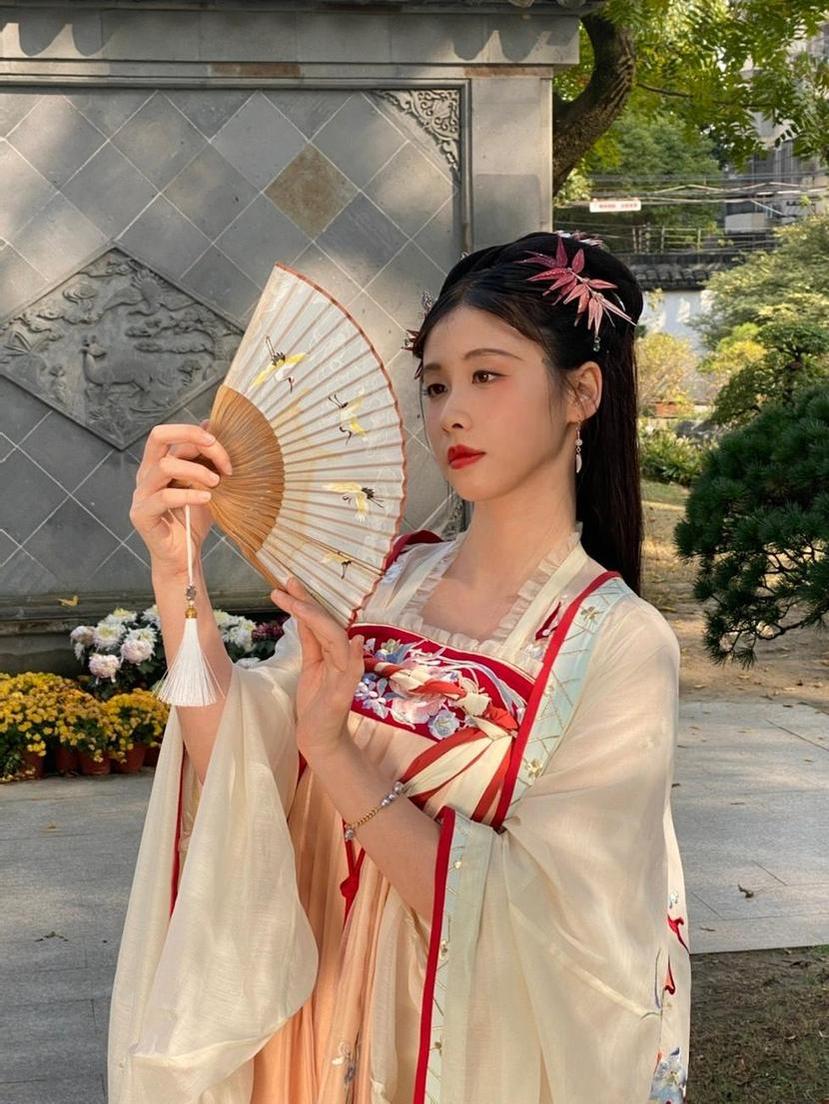 一只小仙若微博10.7，COSPLAY新作品首发，等你探索